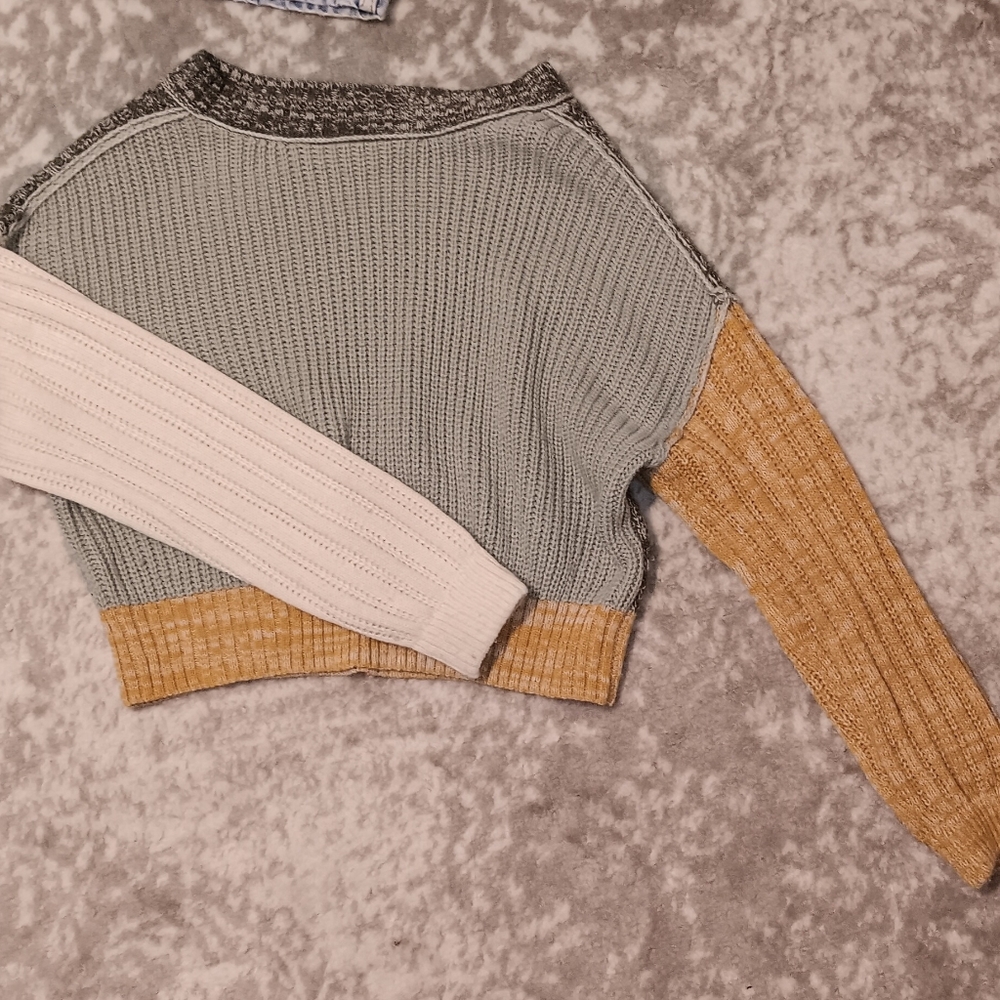 Sweaters,long sleeve medium - Picture 3 of 15